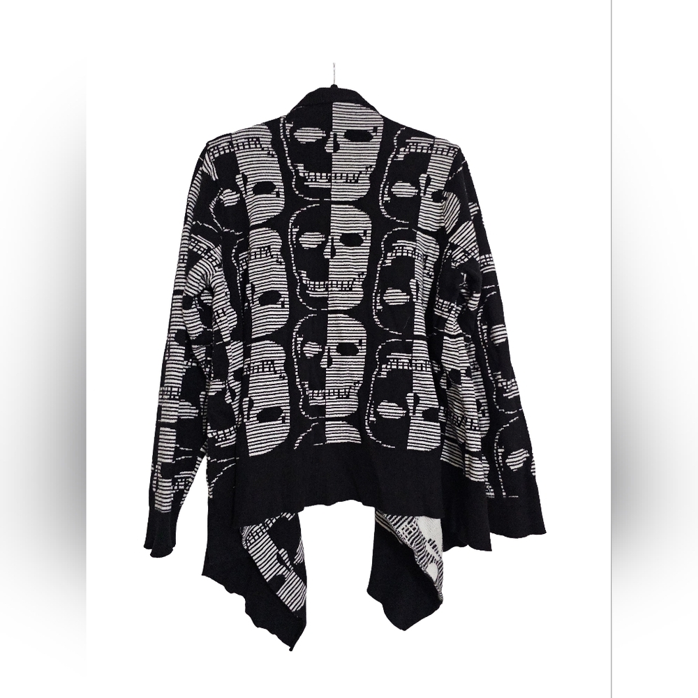 Torrid Black & White Skull Print Cardigan. - Picture 2 of 8